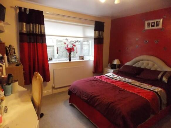 BEDROOM 2