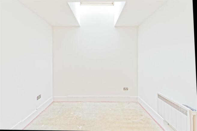 Apt U Redcliffe Bedroom1 00003.jpg