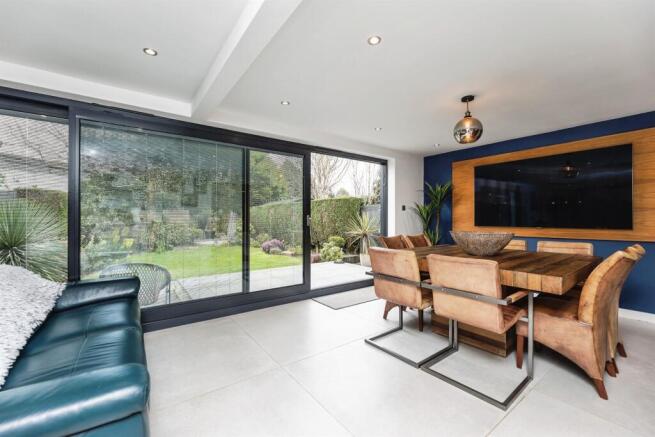 4 bed Detached for sale Image 5