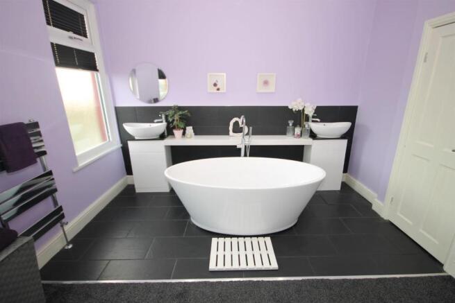 EN SUITE AREA