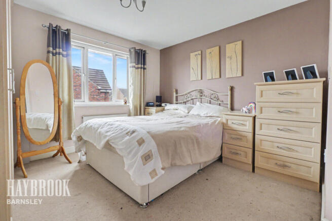 4 bed Detached for sale Image 10