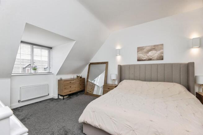 3 bed Town House for sale Image 4