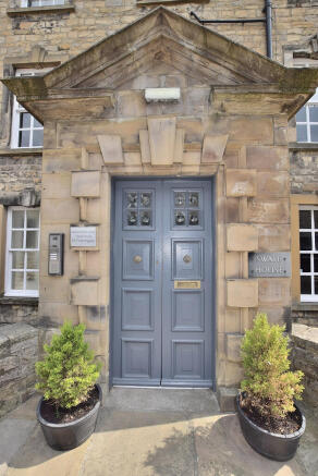 3 bed Apartment for sale Image 4