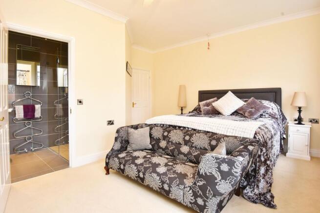 2 bed Retirement Property for sale Image 4