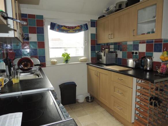 Kitchen Area:
