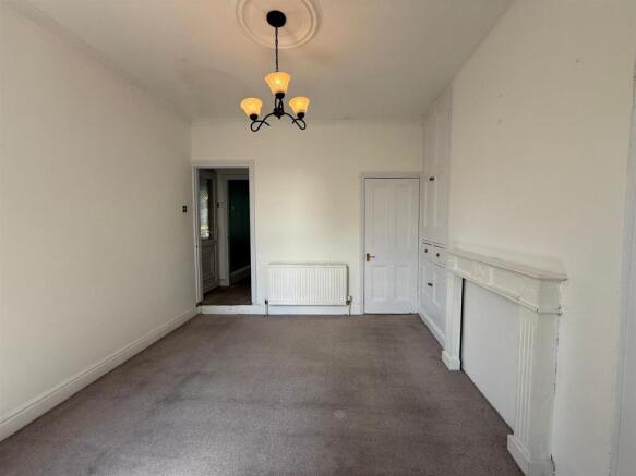 3 bed Terraced to rent Image 5