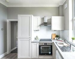 48, Park Avenue, Wood Green, London N22 7EX