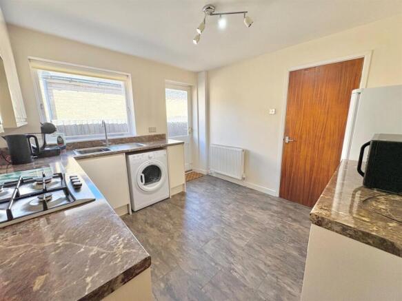 Kitchen 2.jpg