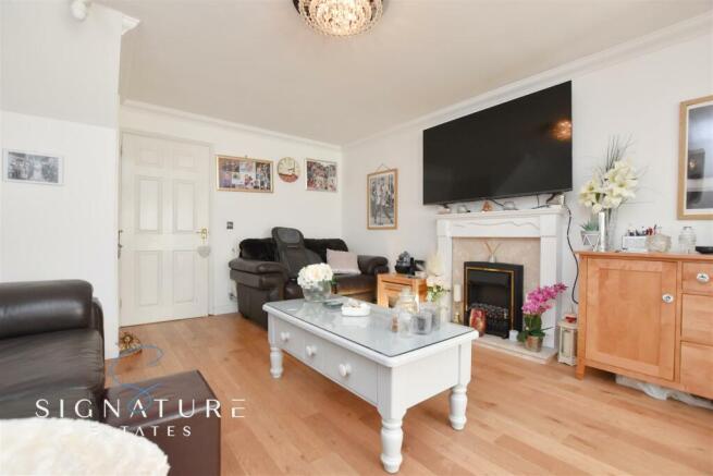 Living Room 2.jpg