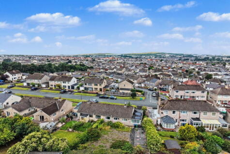 Moorfield Avenue , Workington, CA14 4HJ