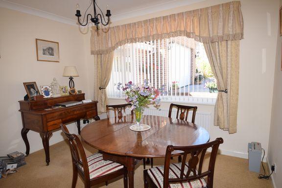 Dining Room/Bed 4