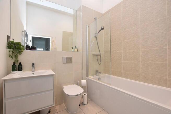 2 bed Apartment for sale Image 8