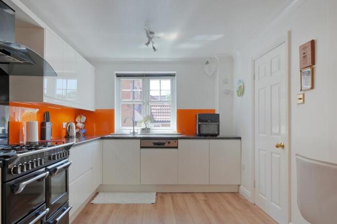 4 bed Detached for sale Image 11