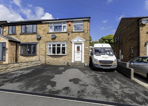 3 bed Semi-Detached for sale in huddersfield