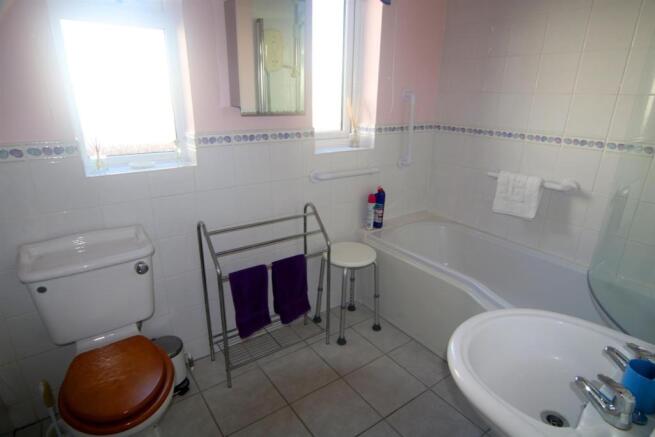 GF Bathroom.JPG