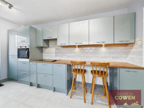 3 bed Detached Bungalow for sale Image 4