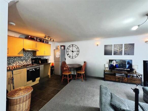 2 bed Apartment for sale Image 8