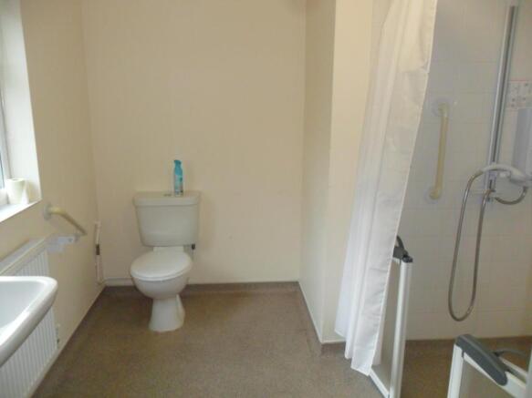 1 ferndale wetroom.j