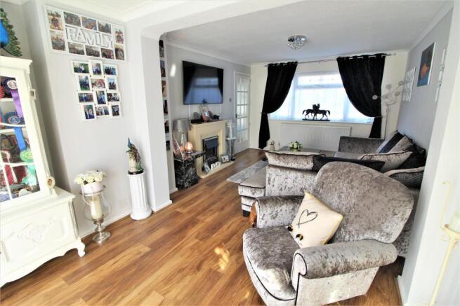 LOUNGE & DINING AREA