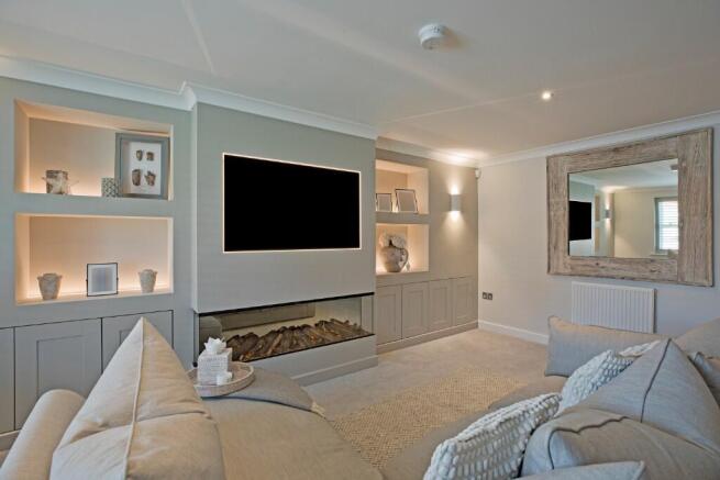 5 bed Detached for sale Image 7