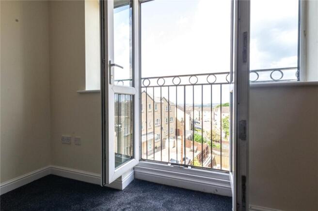 2 bed Apartment to rent Image 6