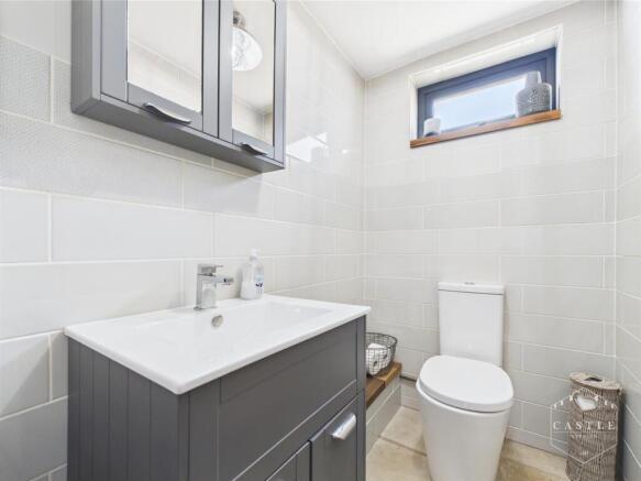 GUEST CLOAKROOM