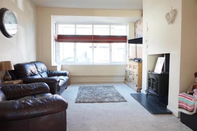 BAY FRONTED LOUNGE