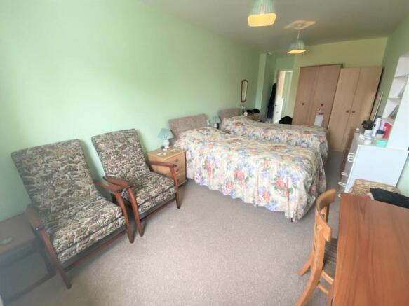 Bed 1.jpg