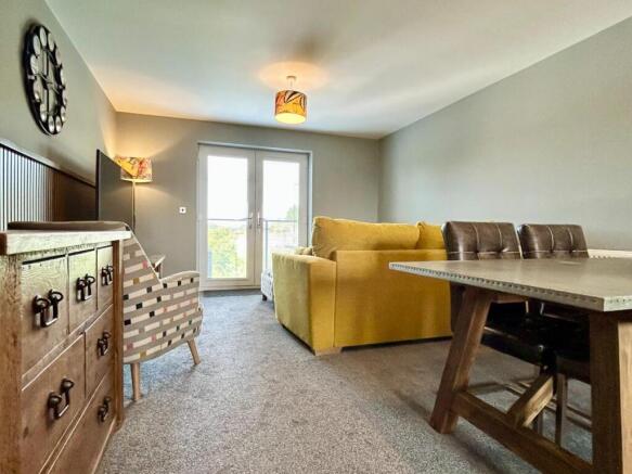 2 bed Flat for sale Image 7