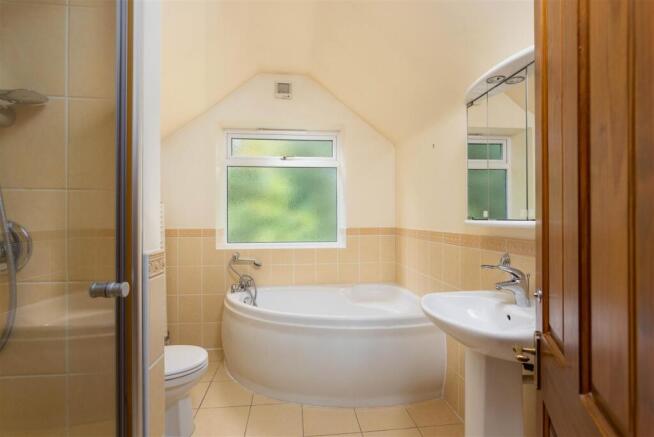 4 bed Detached Bungalow for sale Image 11