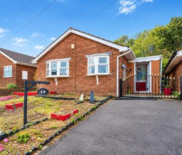 28 Ragees Road, Kingswinford, DY6 8NG
