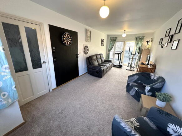 5 bed Semi-Detached for sale Image 6