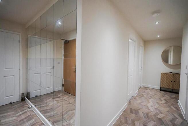2 bed Apartment for sale Image 4