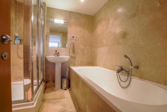 En Suite Bathroom/Wc