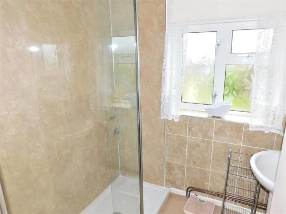 SHOWER ROOM.JPG