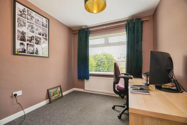 3 bed Semi-Detached for sale Image 9