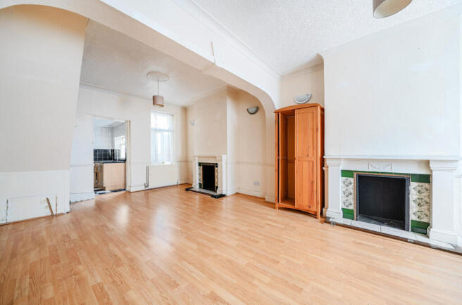 1358572-5-68d470e...