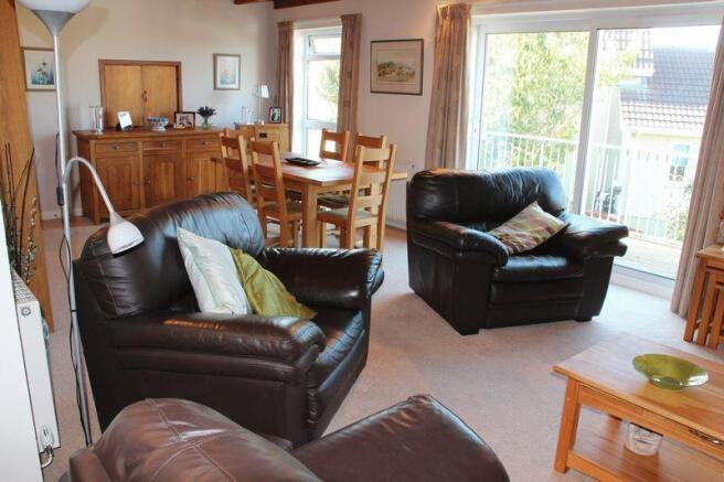 LOUNGE AREA