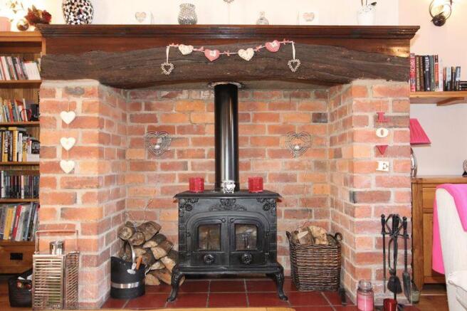LOUNGE FIREPLACE