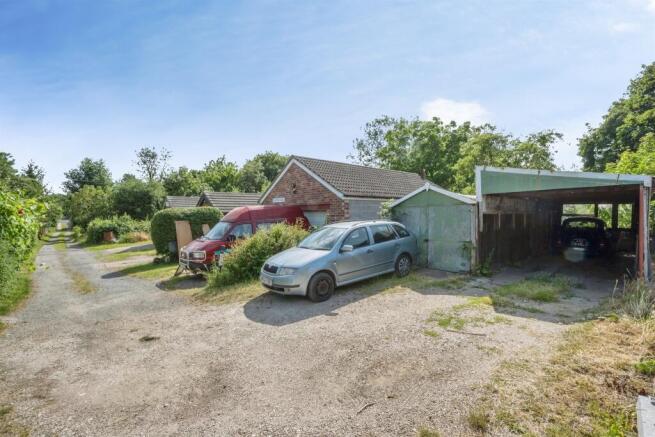 4 bed Semi-Detached for sale Image 4