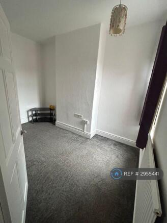 3 bed Terraced to rent Image 12