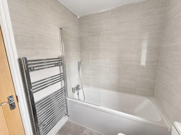 4 bed Detached for sale Image 10