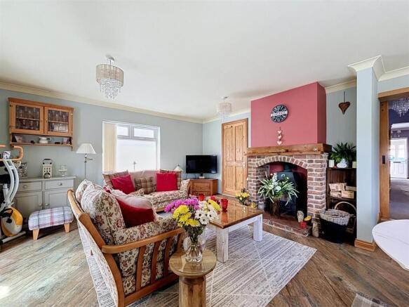 4 bed House for sale Image 4