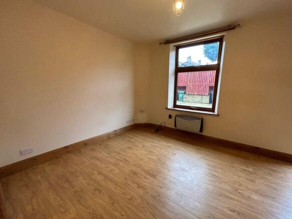 2 bed Terraced to rent Image 4