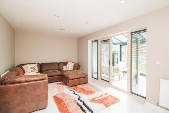 3 bed Semi-Detached for sale Image 4