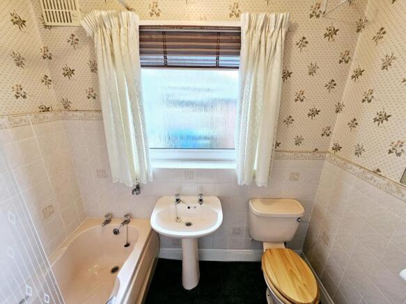 2 bed Semi-Detached Bungalow for sale Image 12
