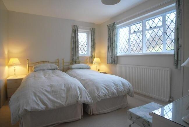 Large bedroom 2