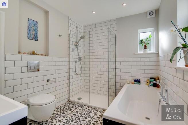 5_Bathroom-0.jpg