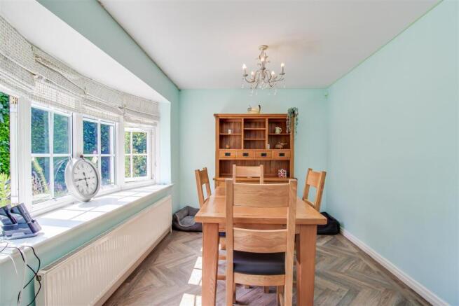 5 bed Detached for sale Image 5
