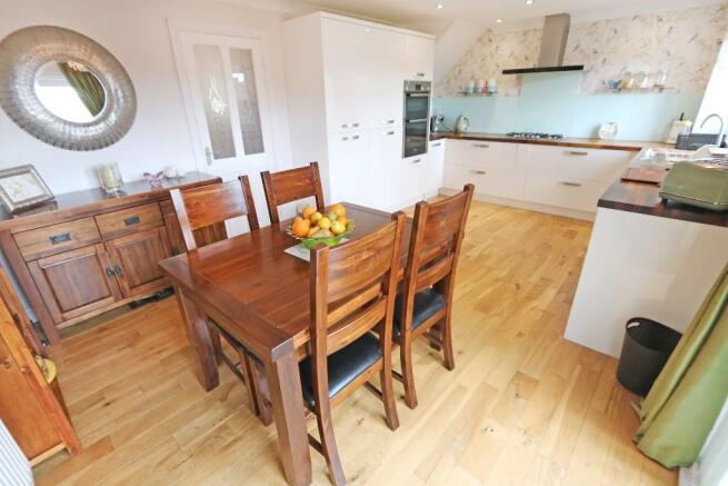 kitchen/dining room
